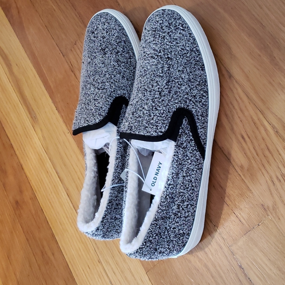 Old Navy Slip On sgoe, size 8. Fleece lined. NWT - Picture 2 of 4